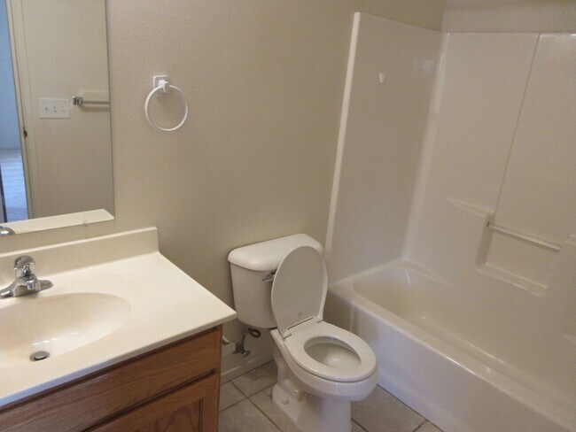 Building Photo - Move-In Discount -- 2 bedroom - 2 bath With Garage!