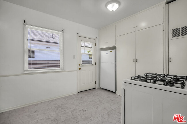 Building Photo - 4225 Campbell Dr