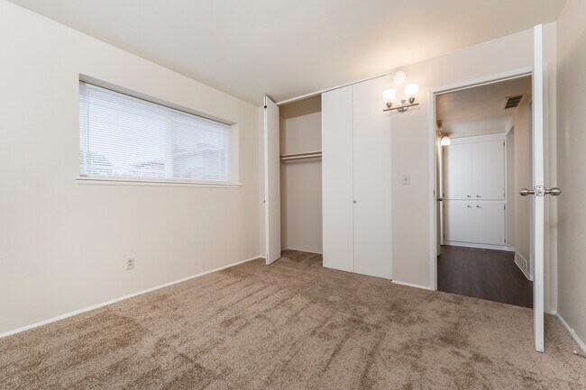 1 Bedroom 576 Sq Ft - 601 Jackson Apartments