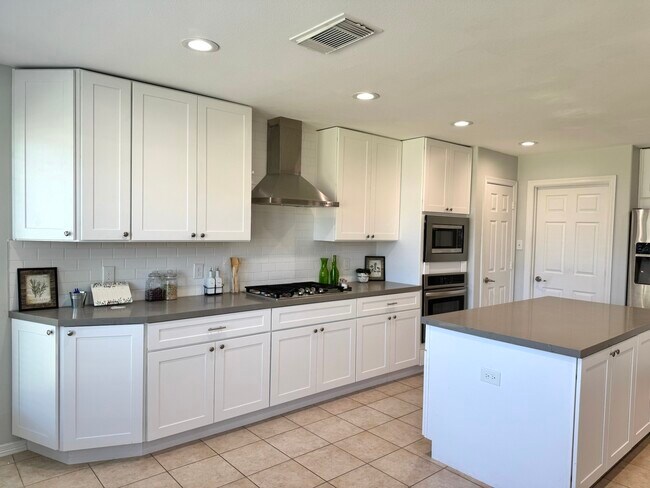 Building Photo - 8603 Malardcrest Dr