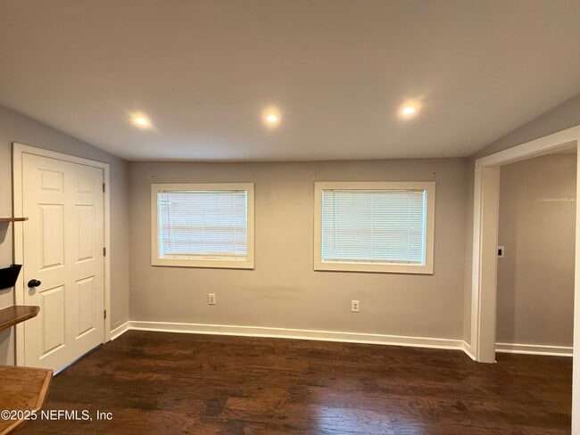 Building Photo - 4541 Woolman Ave