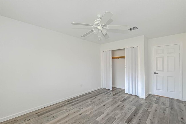 Building Photo - 12122 Fairmeadow Dr