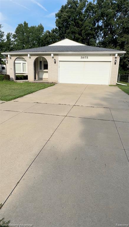 Building Photo - 5975 Beaufort Dr