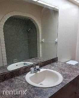 Building Photo - 3 br, 2 bath Townhome - 7640 SW 10th St B