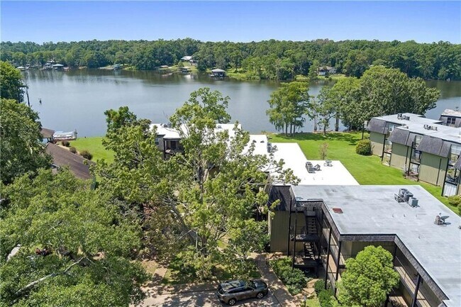 Building Photo - 337 Riverbend Dr