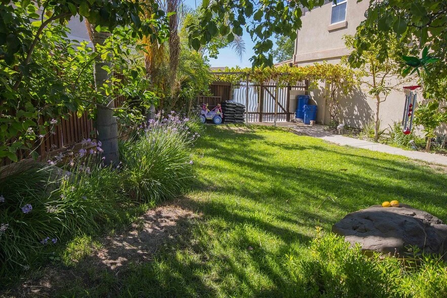 Building Photo - 2674 Torrey Pines Dr