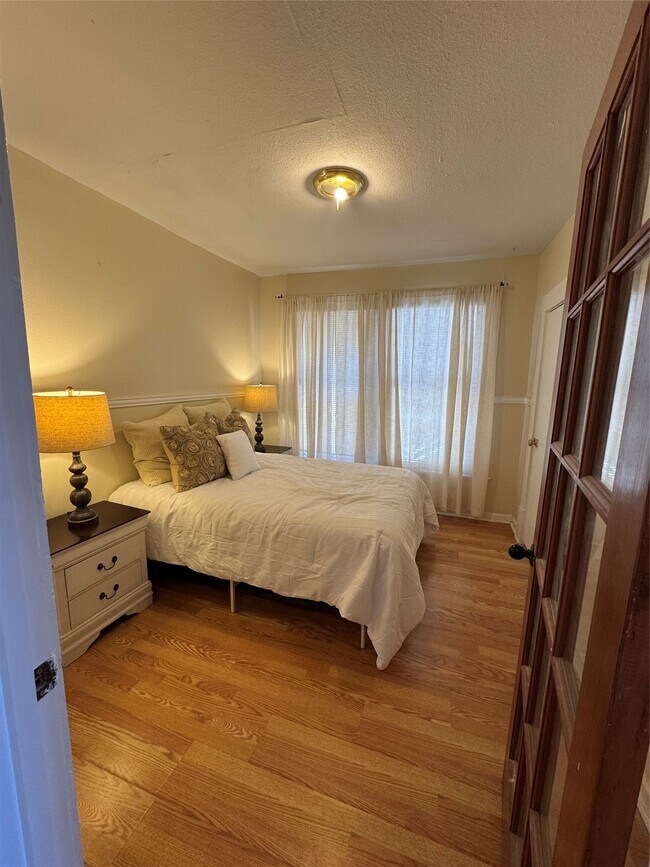 Building Photo - 517 18th St