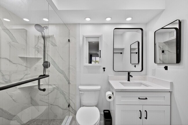 Building Photo - 100 Shore Ct