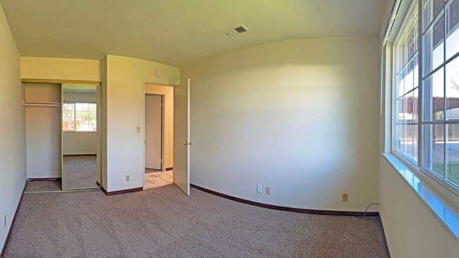 Building Photo - Beautiful Updated Home!