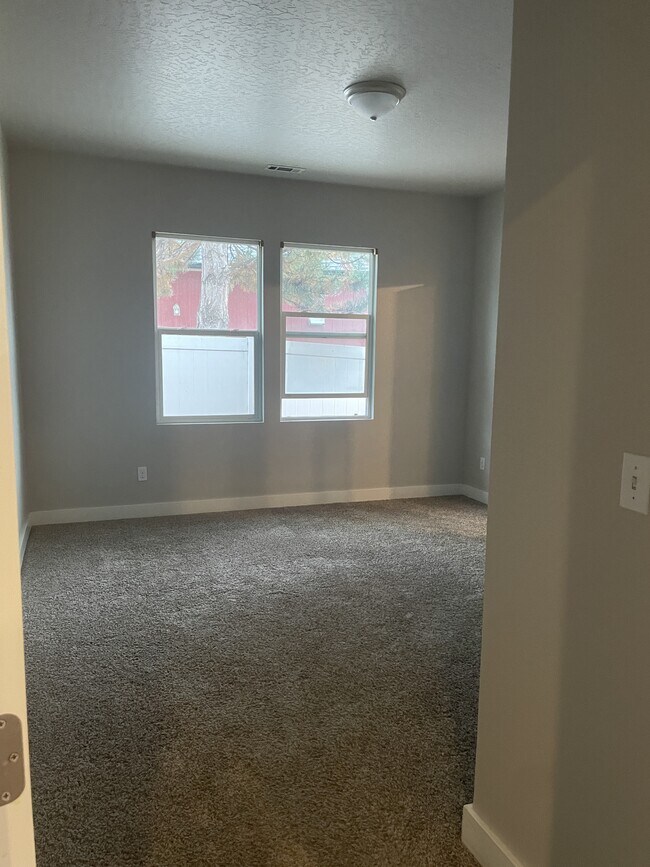 Building Photo - 447 N Baxter Way