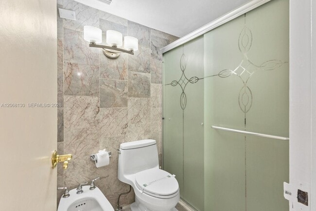Building Photo - 1420 Brickell Bay Dr