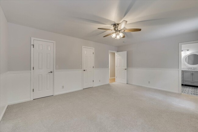 Building Photo - 2111 Huron Dr