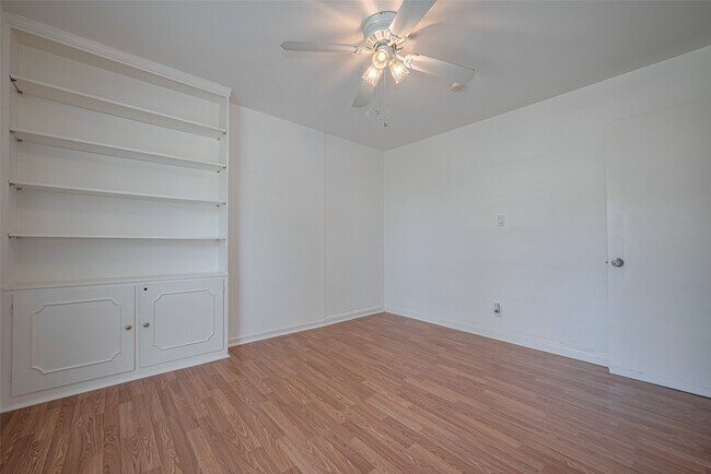 Building Photo - 5513 Fairdale Ln
