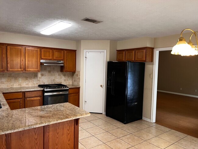 Building Photo - 4009 Hunter Creek Dr