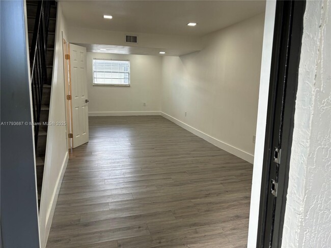 Building Photo - 420 SW 2nd St