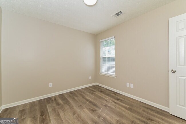 Building Photo - 1825 Courtyard Ln
