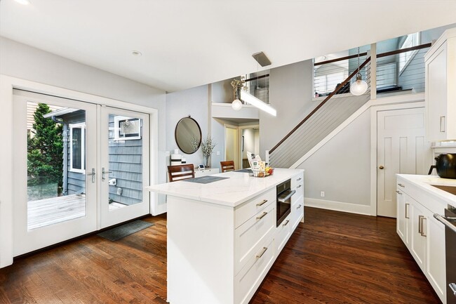 Building Photo - Ravenna Home