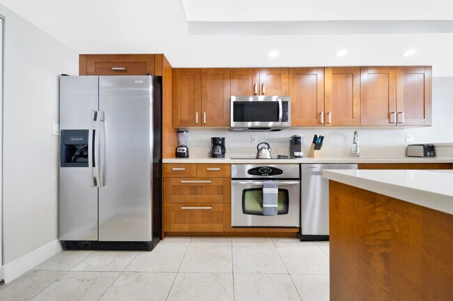 Building Photo - 1717 N Bayshore Dr