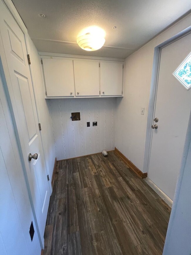 Building Photo - Adorable 3 BR | 2 BA in Snow Hill (Wayne C...