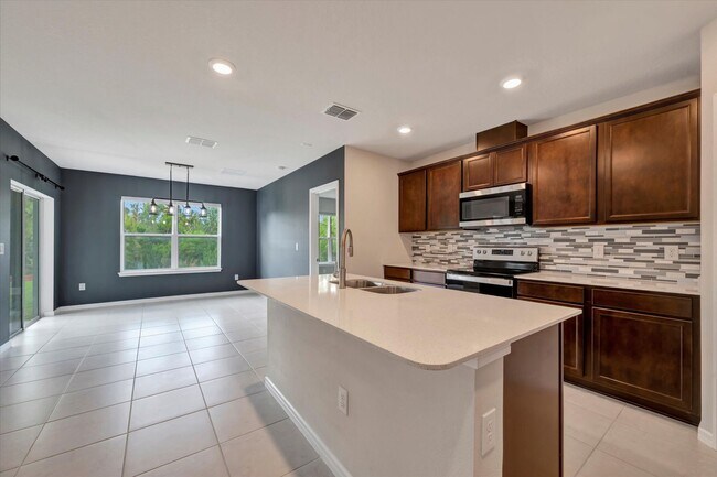 Building Photo - Newer Build - Parrish 3 Bedroom Home with ...