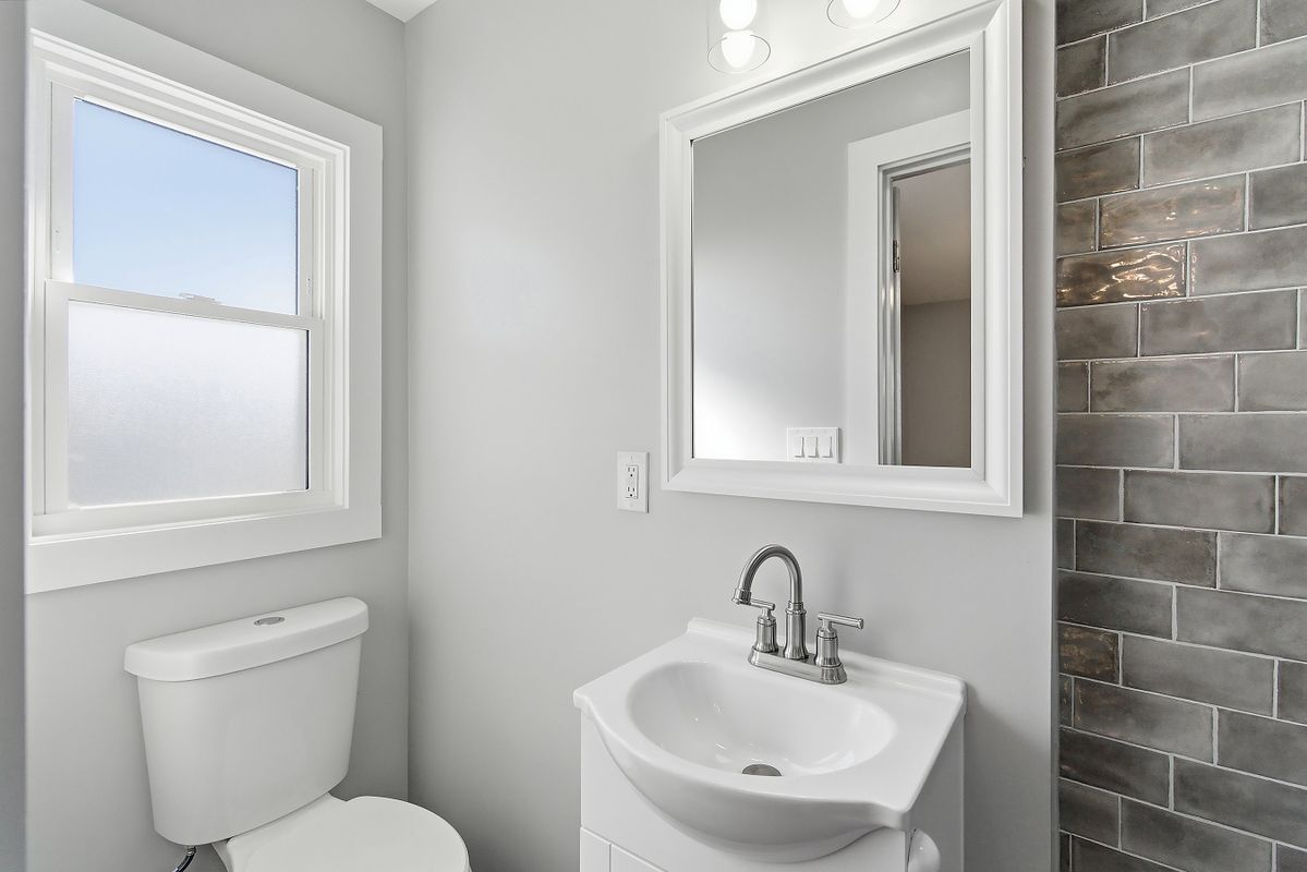 Building Photo - 19 Evelyn Ct