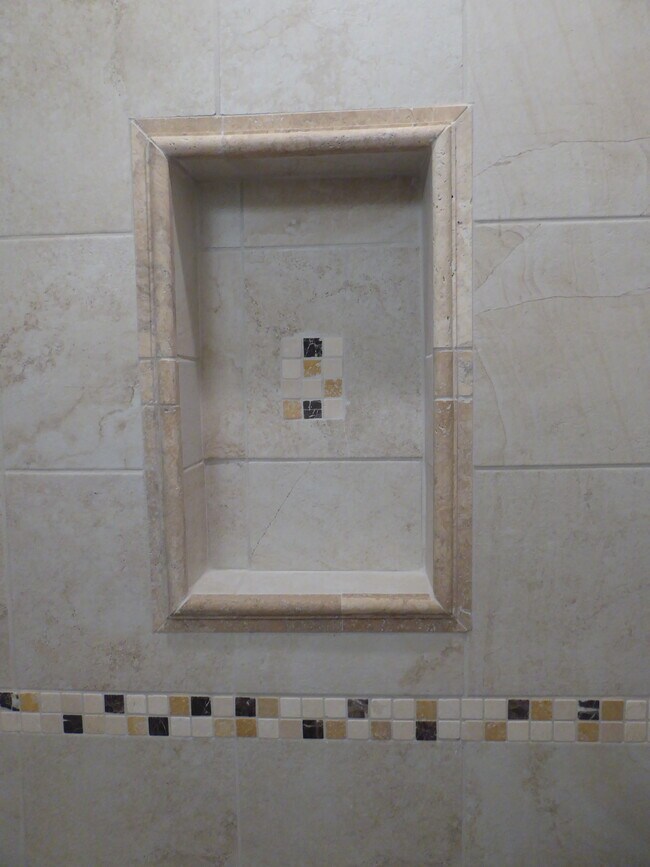 Building Photo - 1106 S Doheny Dr