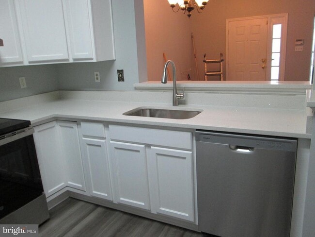 Building Photo - 2004 Travis Point Ct