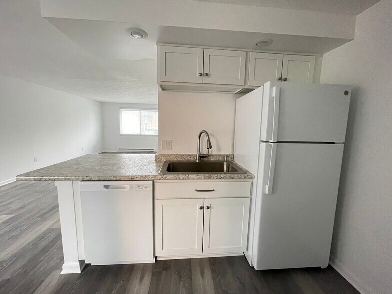 Kitchen - 92 Autumn Chapel Way