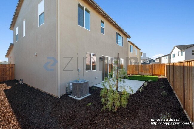 Building Photo - 3335 Cascade Dr
