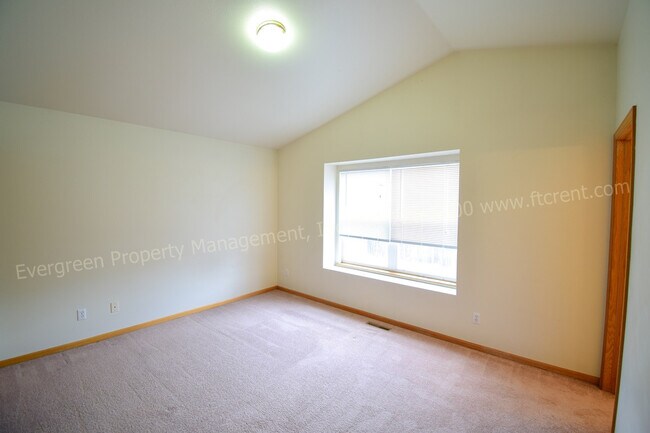 Building Photo - 648 Brewer Dr