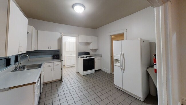 Building Photo - 706 Emmet St