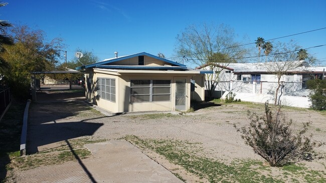 Building Photo - 611 W Ocotillo Ave