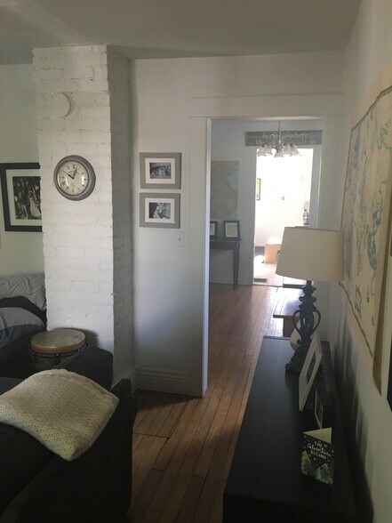 Building Photo - 425 5th St