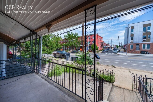 Building Photo - 948 Belmont Ave