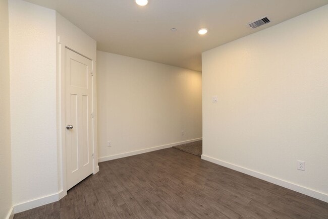 Building Photo - For Lease | 3 Bed, 2.5 Bath | 1,681 Sq Ft ...