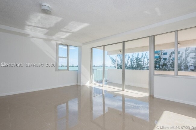 Building Photo - 7545 E Treasure Dr