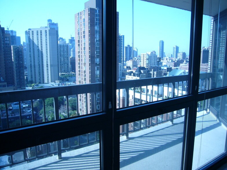 Building Photo - 33 W Delaware Pl