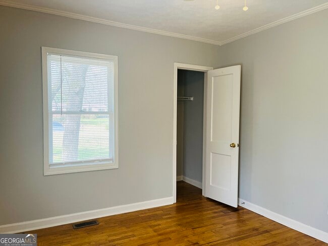 Building Photo - 32 N Cove Dr