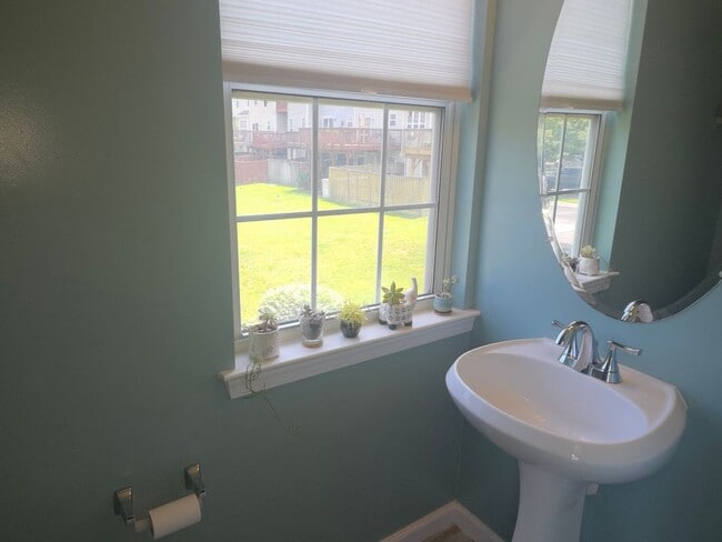Building Photo - 1227 Rockland Ct