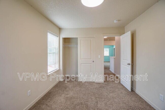 Building Photo - 5941 NE 48th St