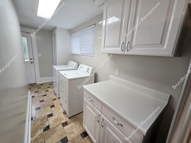 Building Photo - 2520 Constance St