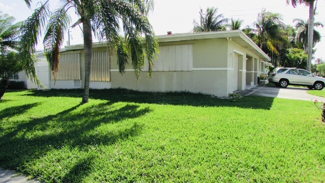 Building Photo - 821 N 12th Ave