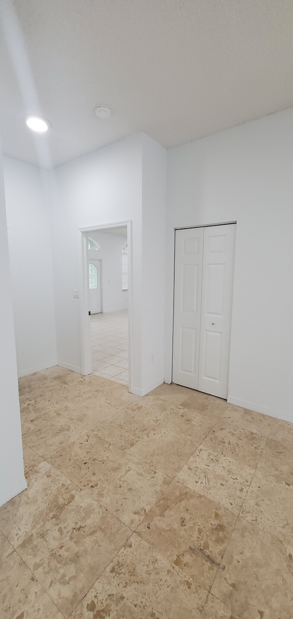 Building Photo - 420 SE 23rd Ln