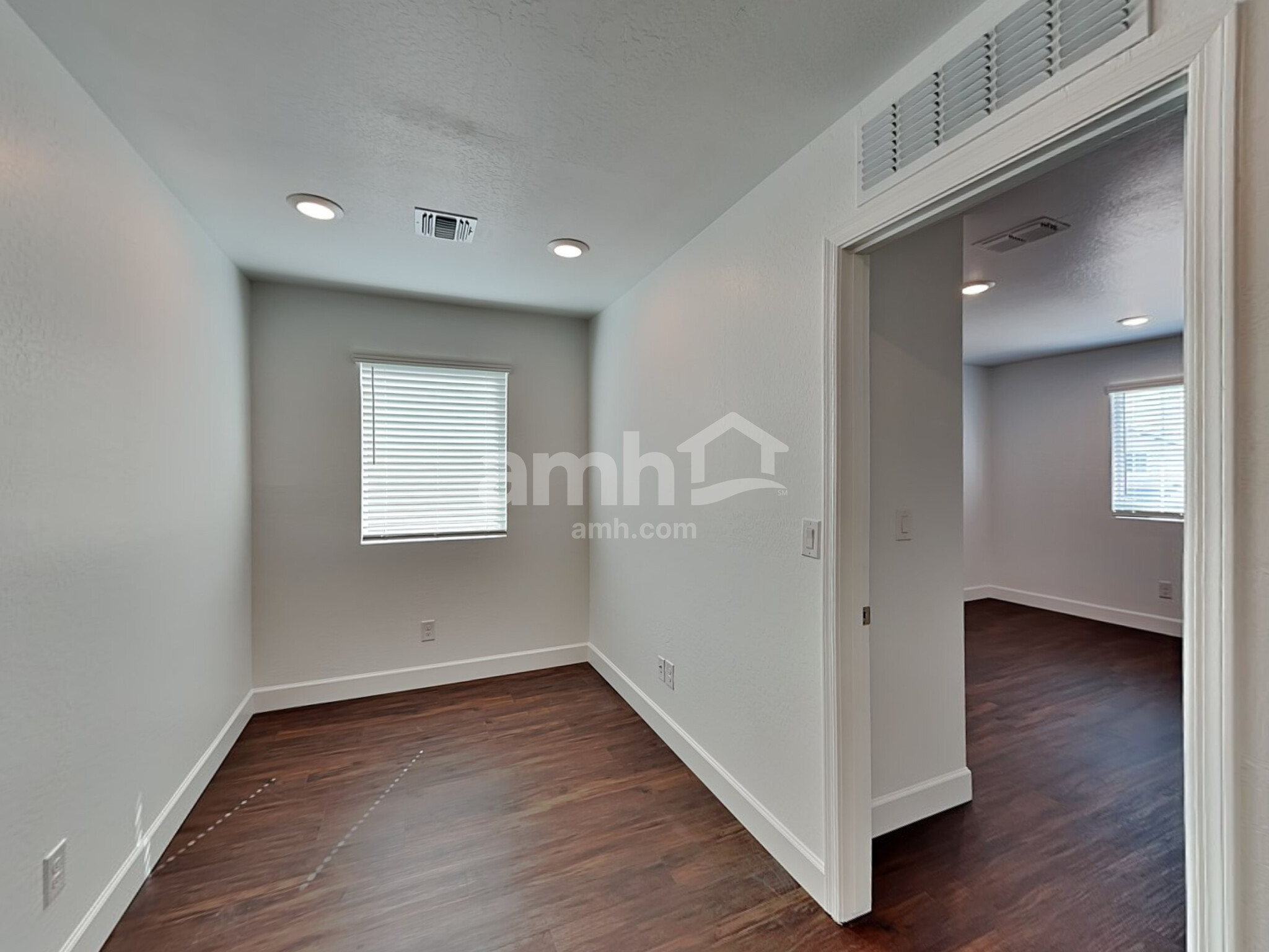 Building Photo - 6615 S 42nd Dr