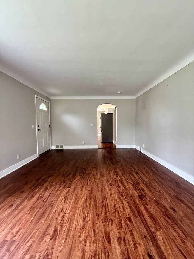 Building Photo - Four Bedroom Home in Kalamazoo