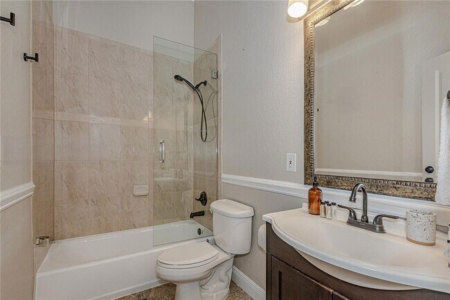 Building Photo - 4732 SW 35th Ave