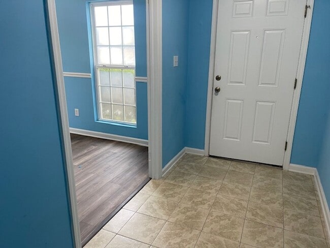 Building Photo - 4723 Laural Oak Dr