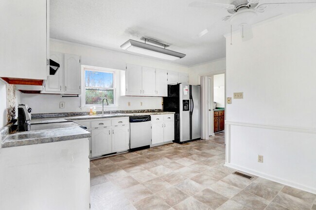 Building Photo - 103 Sallie Pl