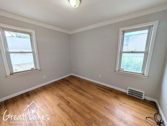 Building Photo - 14625 Lincoln Ave