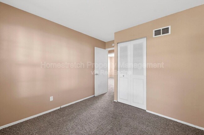 Building Photo - 1310 Petite Dr